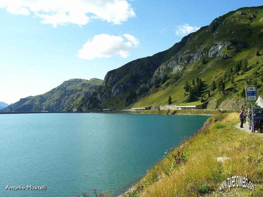 14 Lago del Passo Fedaia.jpg